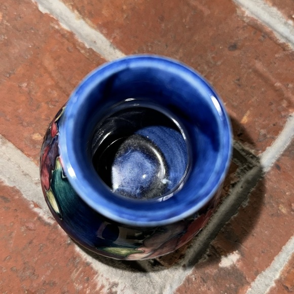 Moorcroft Pottery Small Blue Vase Iris/ Orchid Flower w/Label 4” tall - Picture 5 of 6